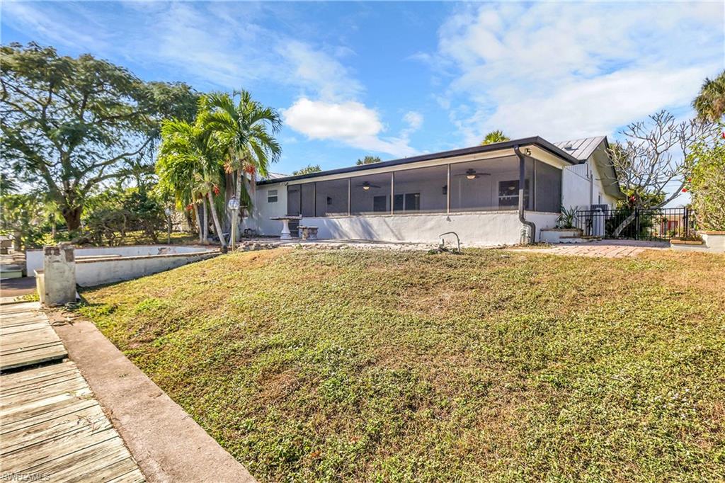 2210 Isle Of Pines AVE E