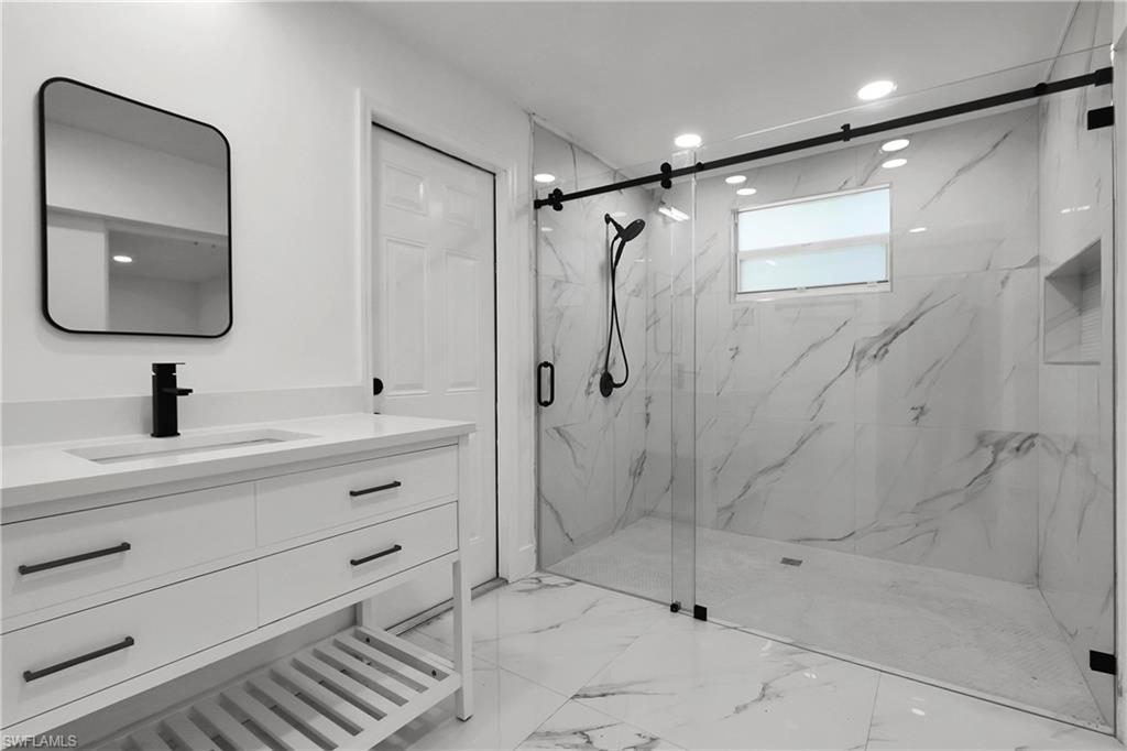 2210 Isle Of Pines AVE E