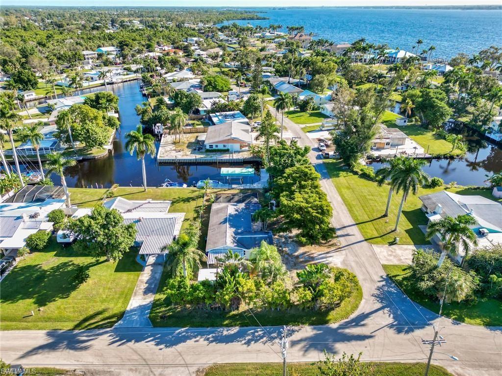 16 Estate DR