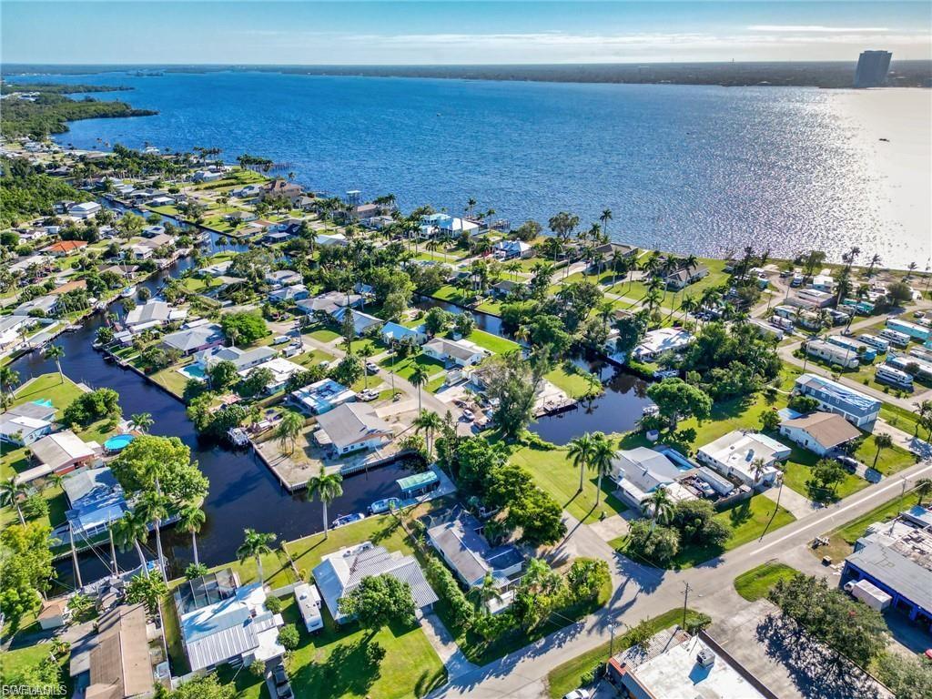16 Estate DR