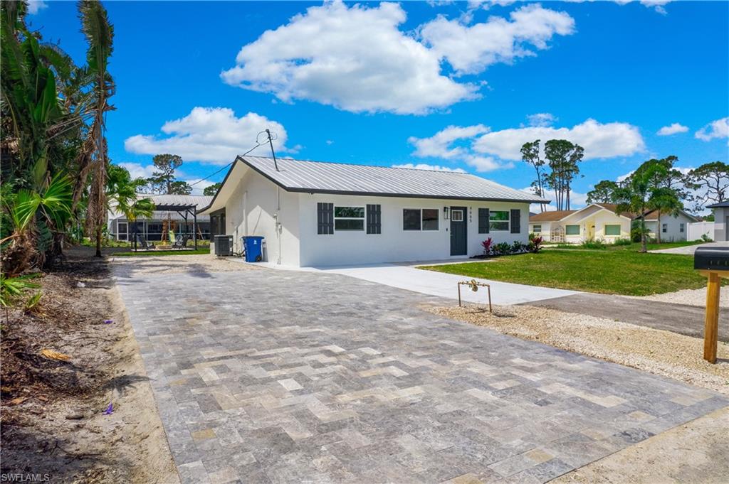 4665 Catalina LN