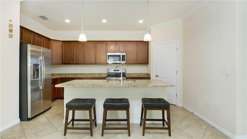 3600 E Hampton CIR