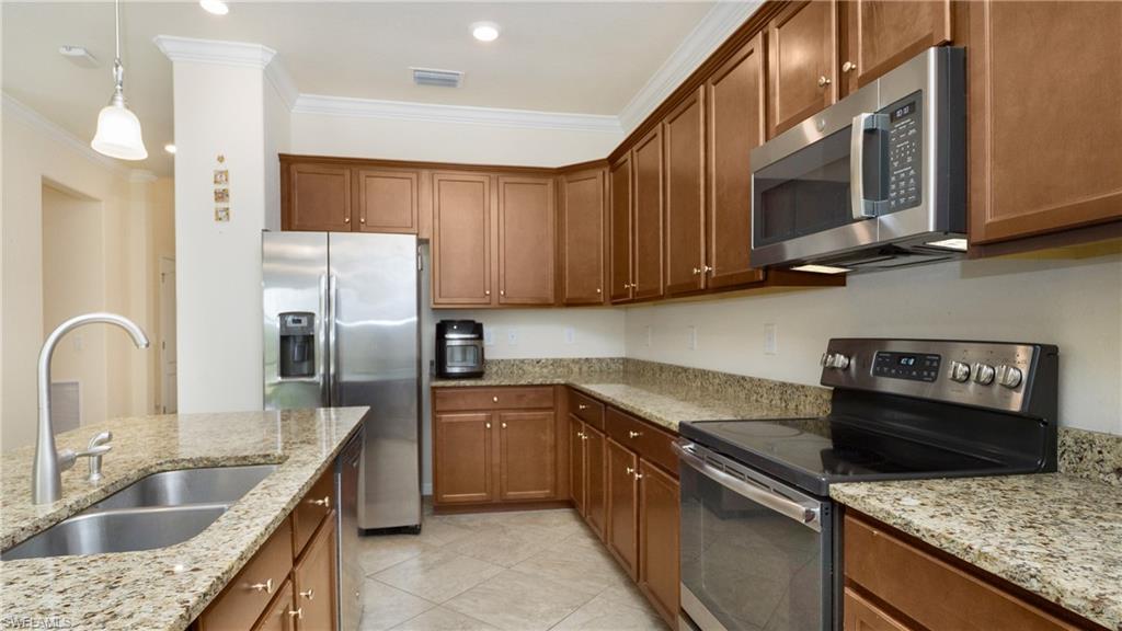 3600 E Hampton CIR