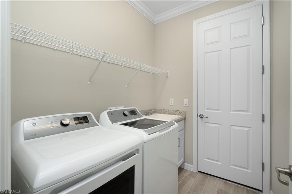 15880 Leaning Pine LN