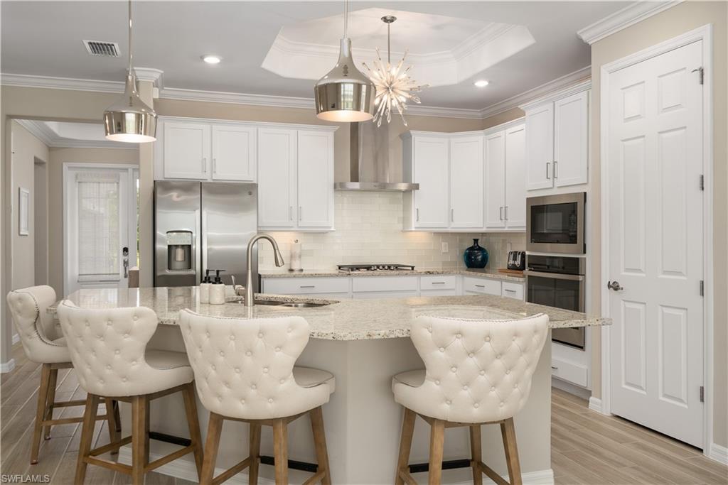 15880 Leaning Pine LN