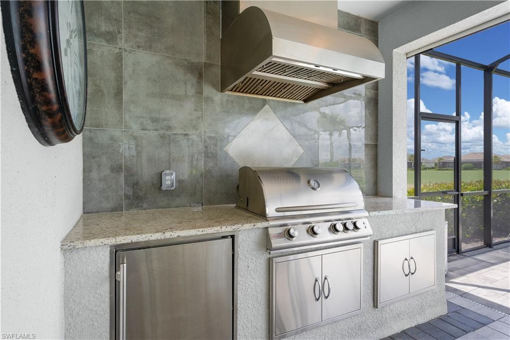 15880 Leaning Pine LN