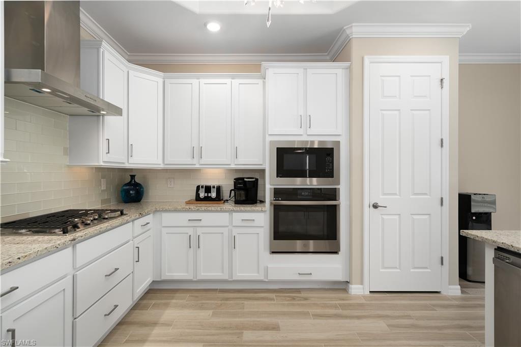 15880 Leaning Pine LN