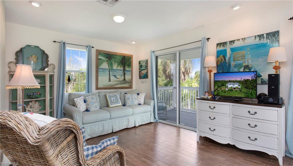 5532 Little House LN