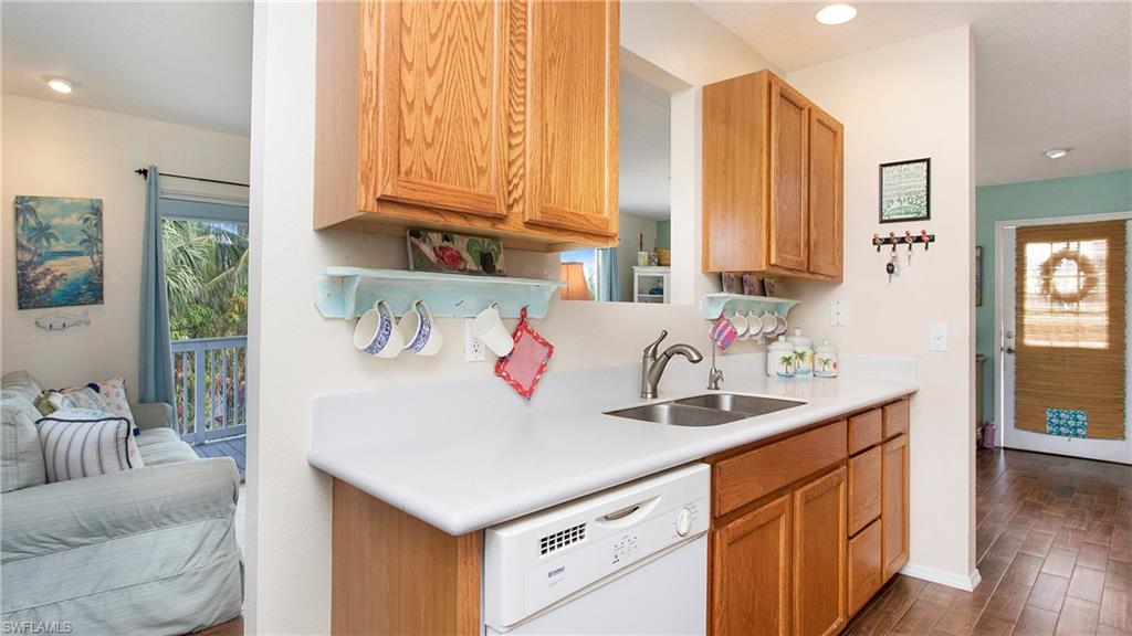 5532 Little House LN