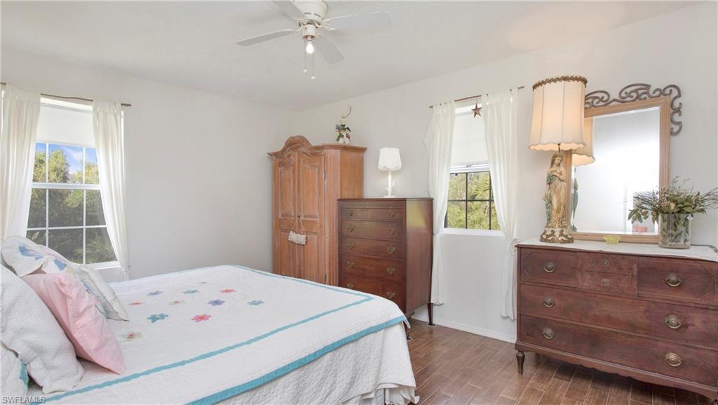 5532 Little House LN