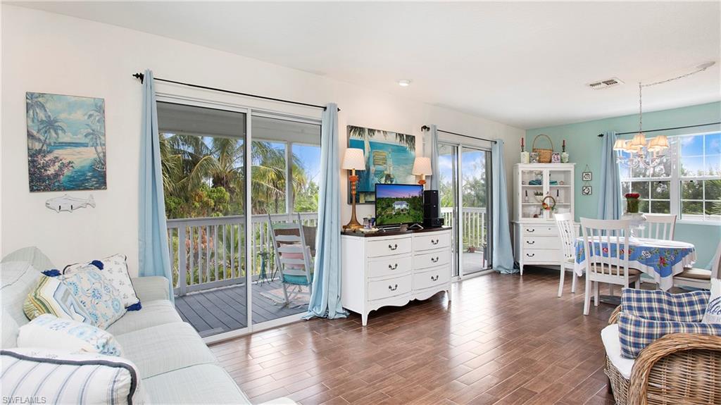 5532 Little House LN