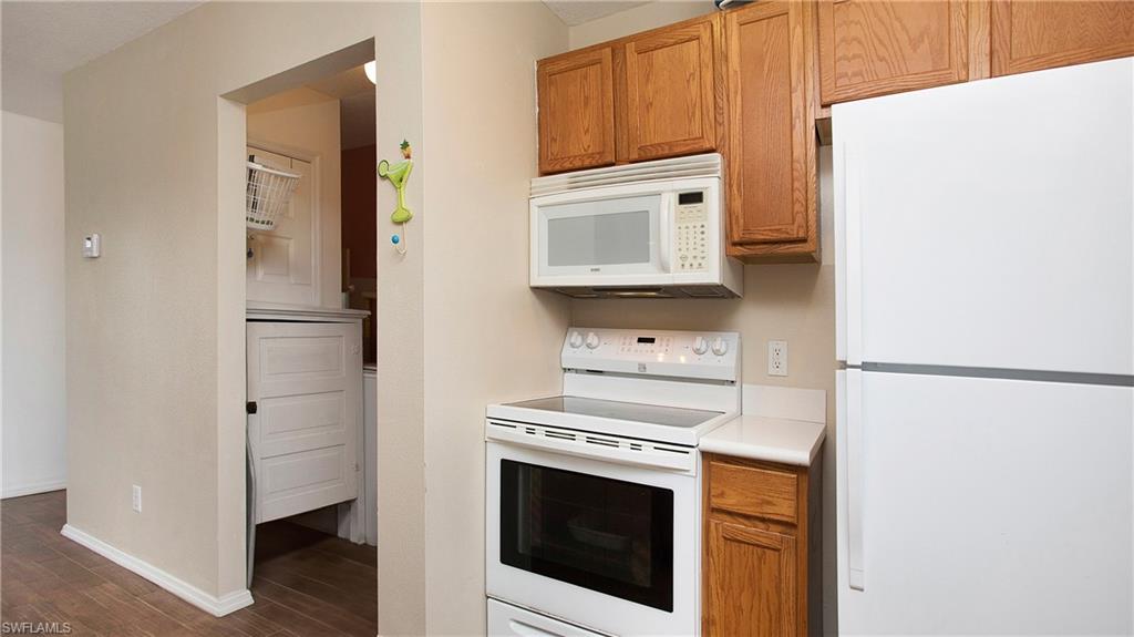 5532 Little House LN