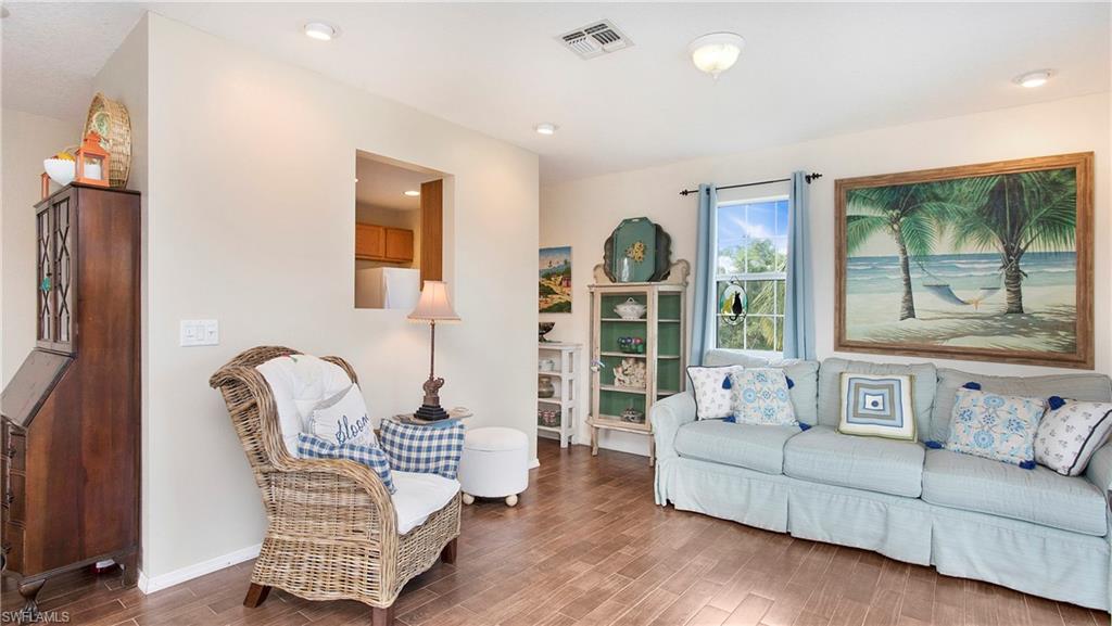 5532 Little House LN