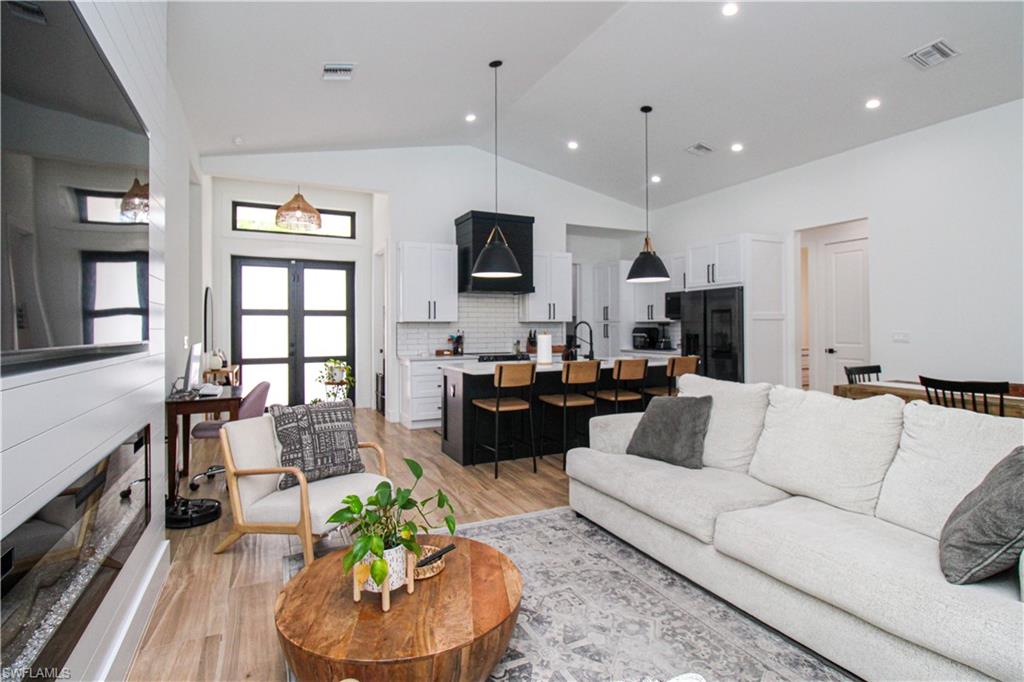 2727 Desoto BLVD S