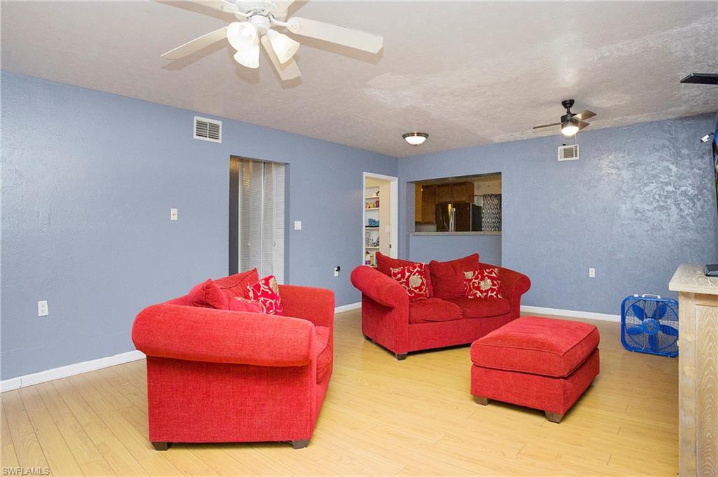 712 Camellia DR