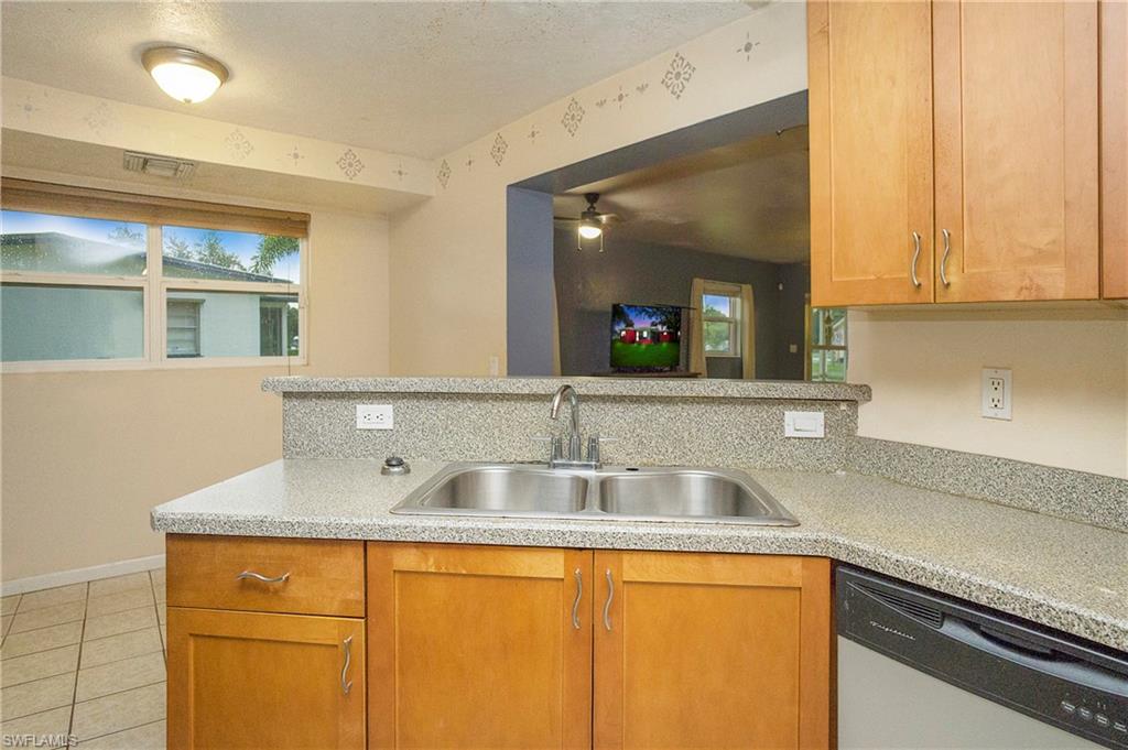 712 Camellia DR