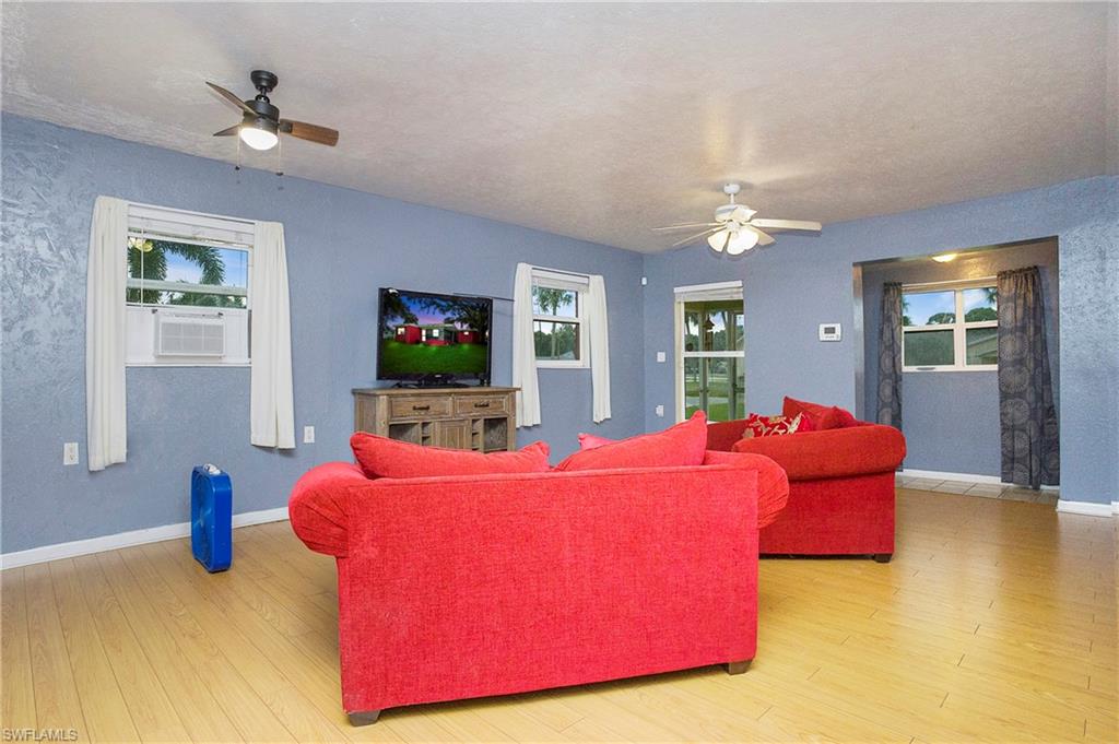 712 Camellia DR