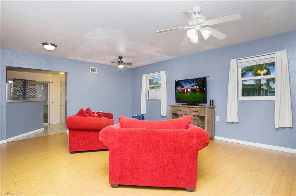 712 Camellia DR