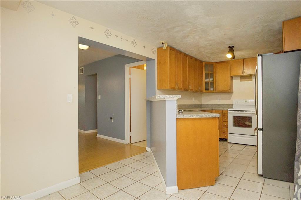 712 Camellia DR