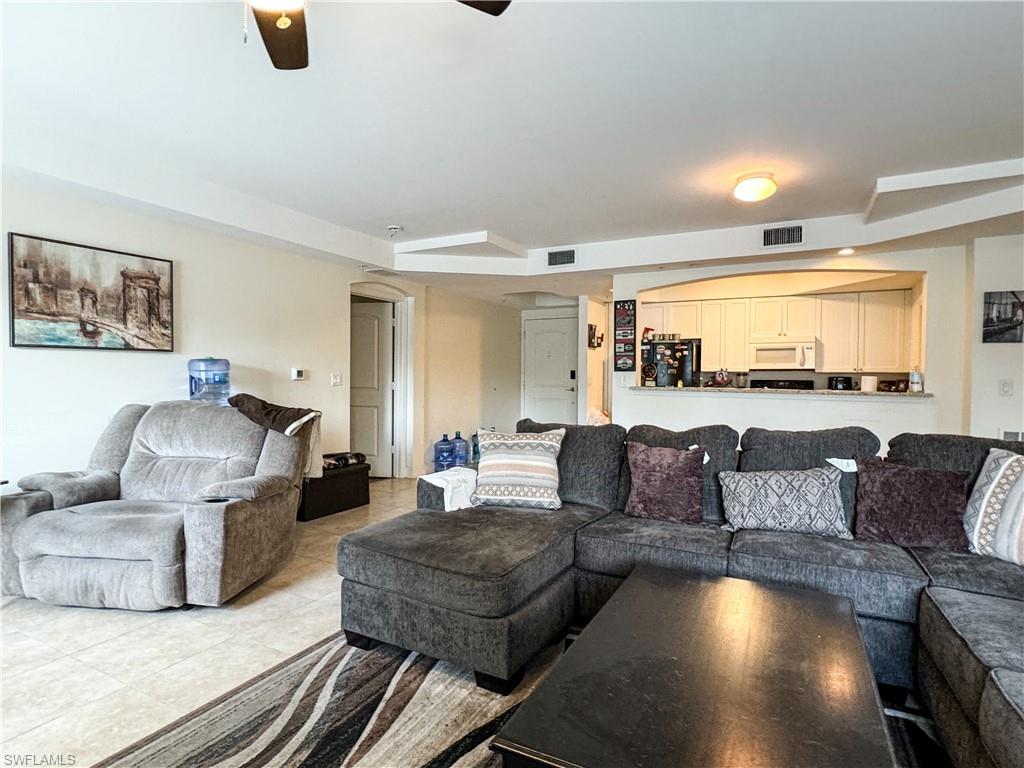 1100 Pine Ridge RD # 201B Unit: #201B