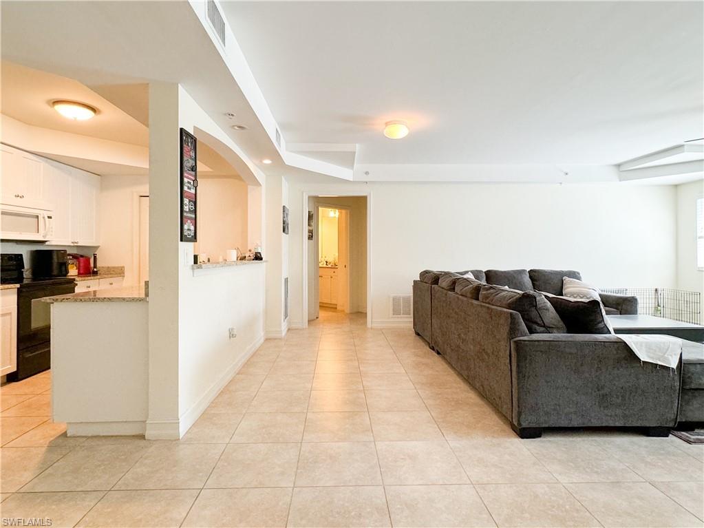 1100 Pine Ridge RD # 201B Unit: #201B