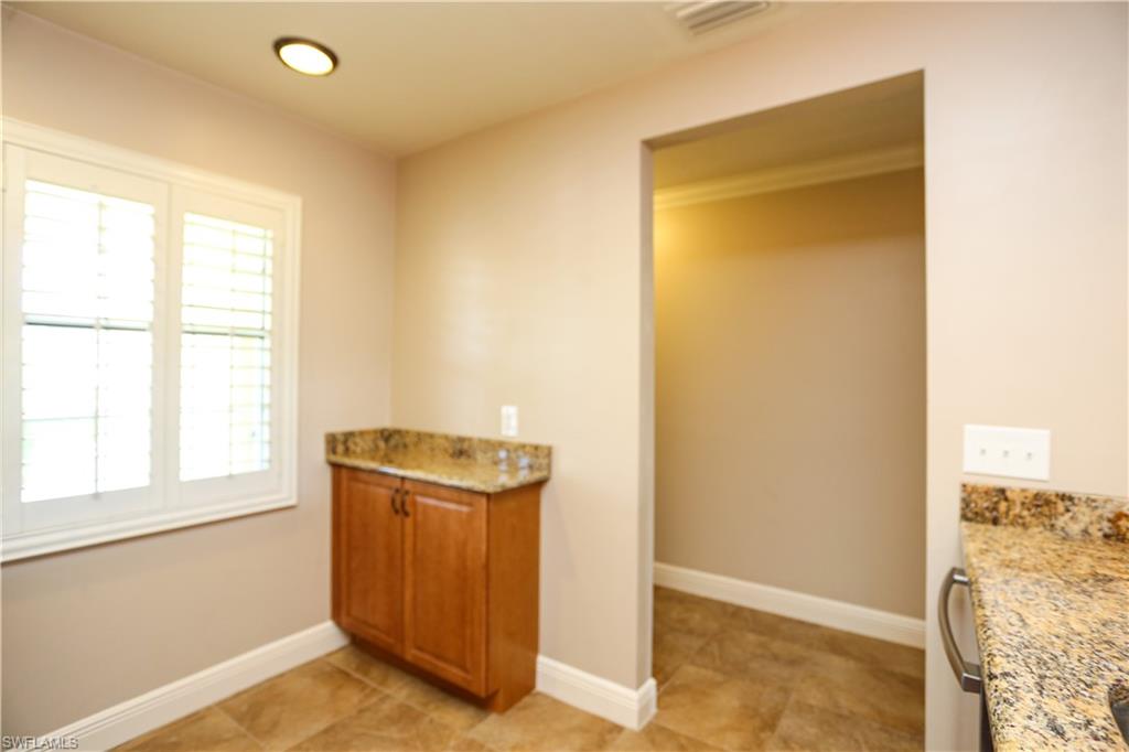 2568 Kings Lake BLVD # 201