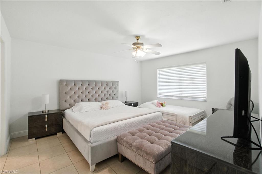 4220 Looking Glass LN # 4302