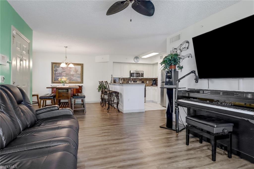 1160 Wildwood Lakes BLVD # 9
