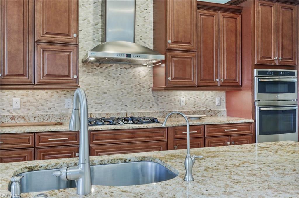 9333 Campanile CIR