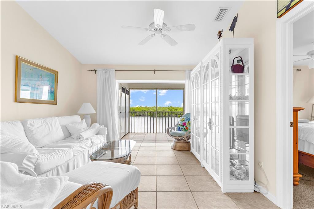 1295 Mainsail DR # 912, NAPLES Unit: 912