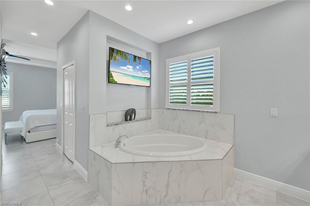 2552 52nd AVE NE, NAPLES