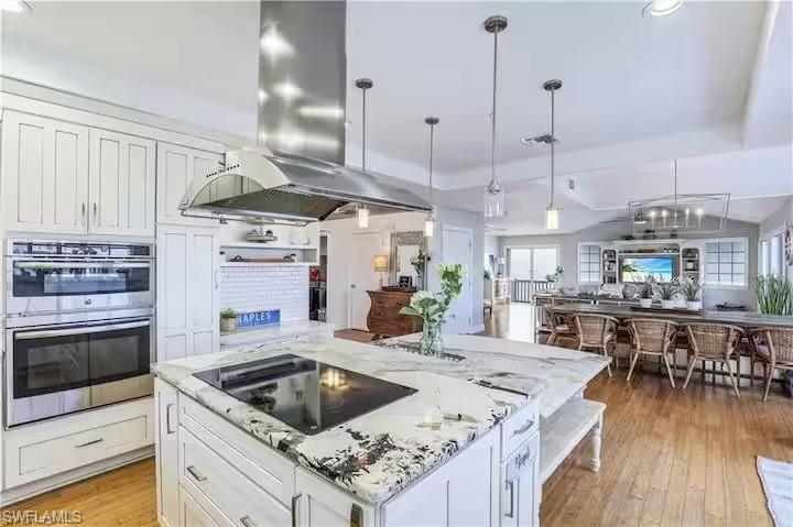 437 Trade Winds AVE