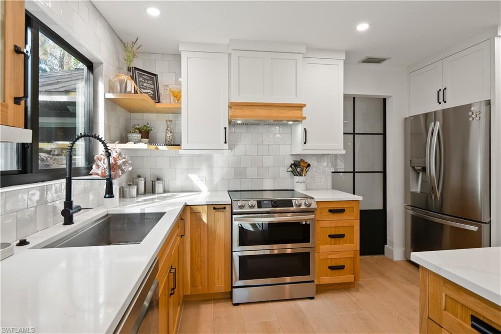 5900 Cypress Hollow WAY