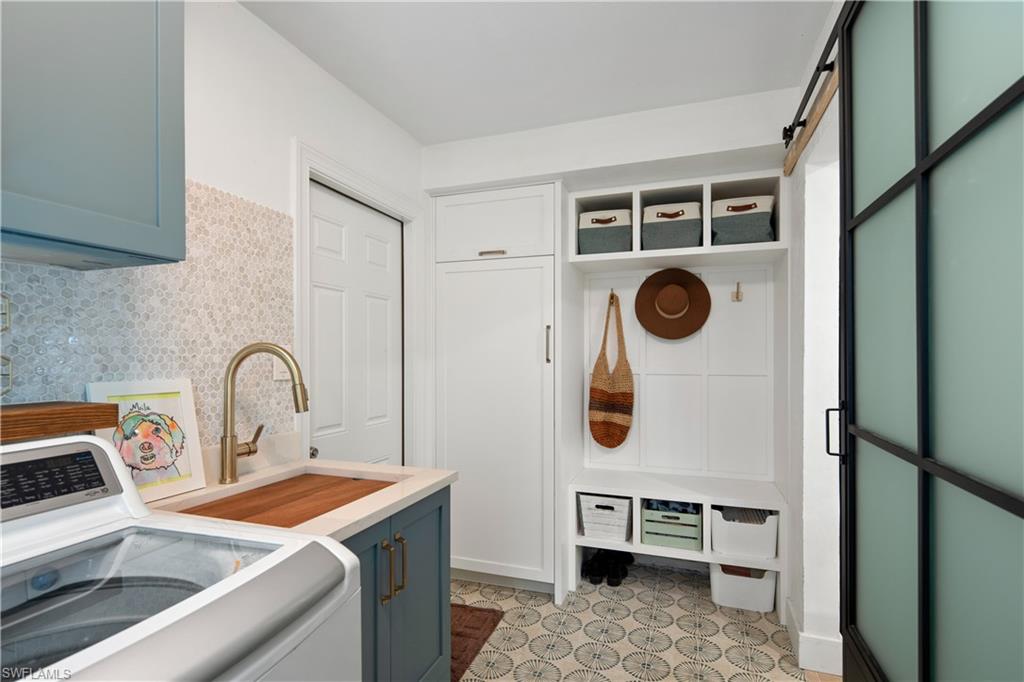 5900 Cypress Hollow WAY