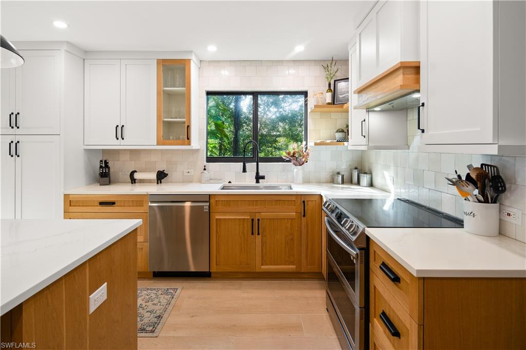 5900 Cypress Hollow WAY