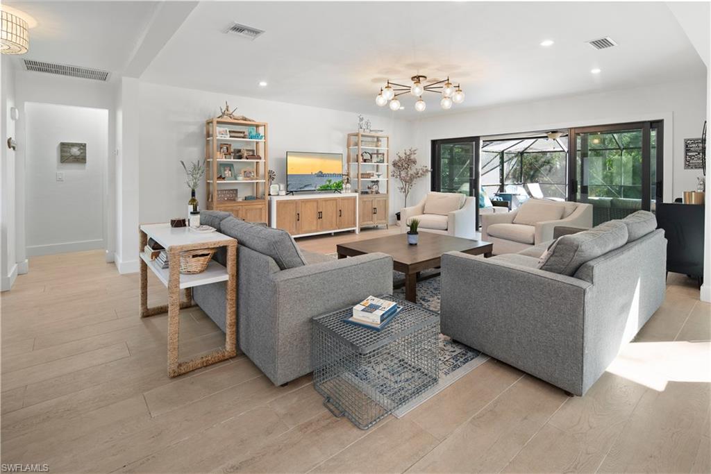 5900 Cypress Hollow WAY