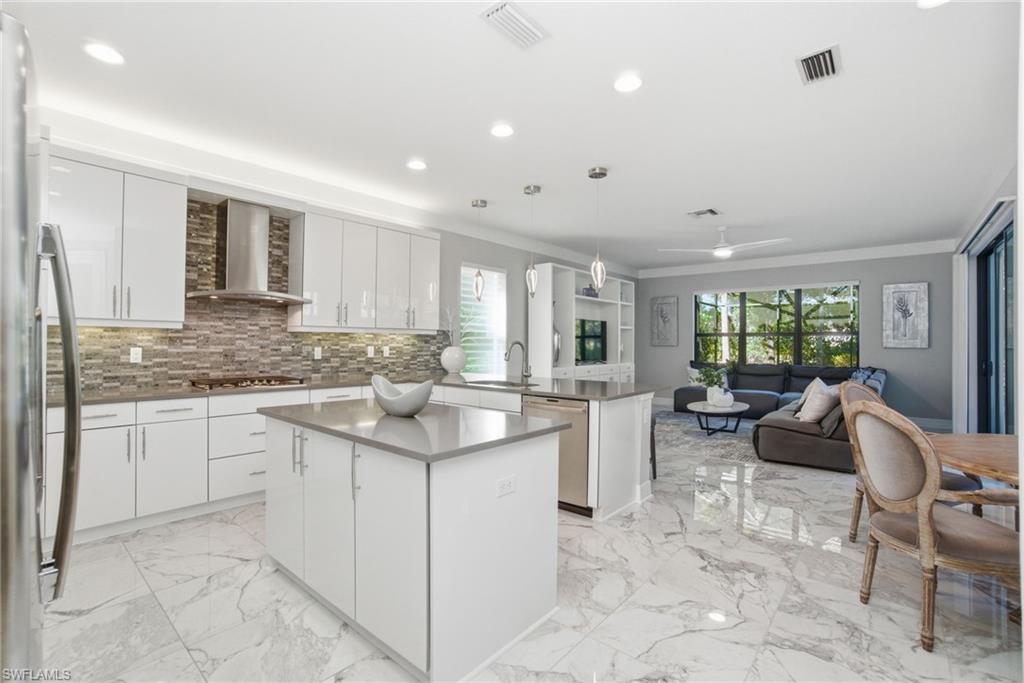 4654 Kensington CIR