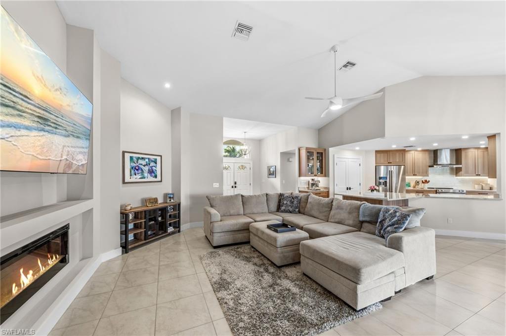 4724 Riverside DR