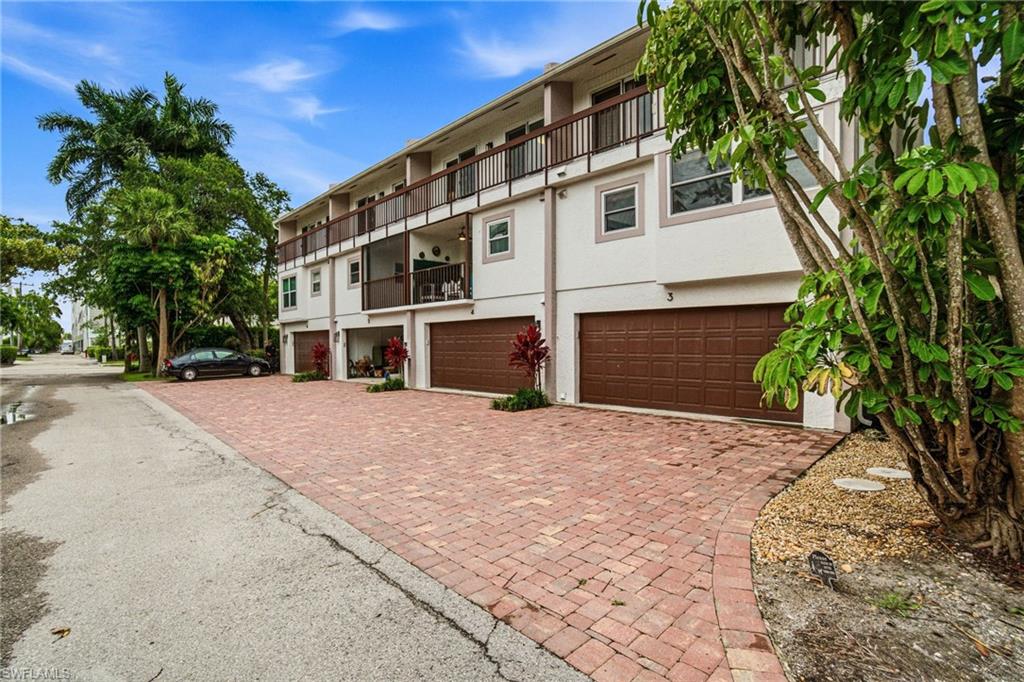 995 9th AVE S 4