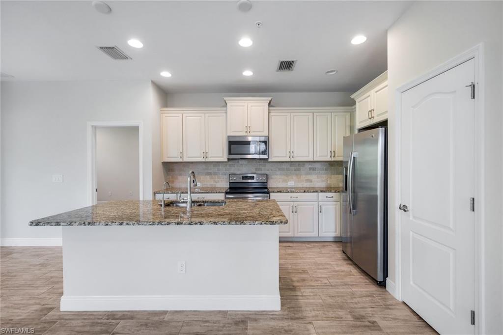 2343 Sheen LN 405
