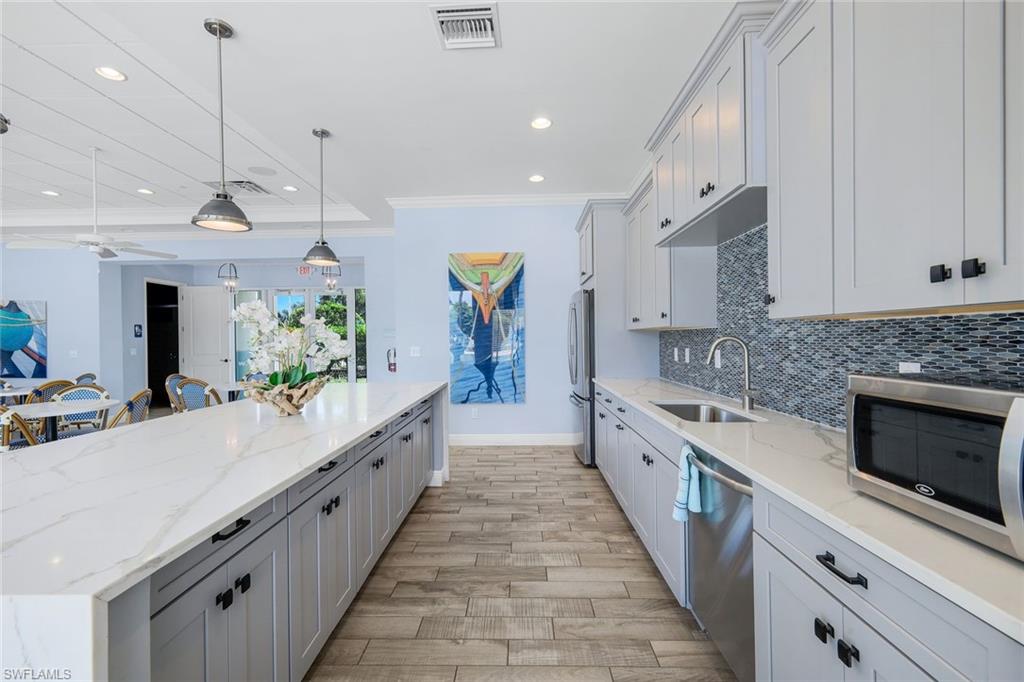 2343 Sheen LN 405