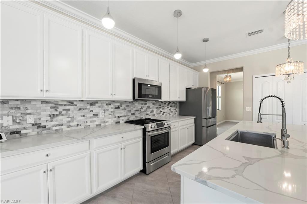 11905 Hickory Estate CIR
