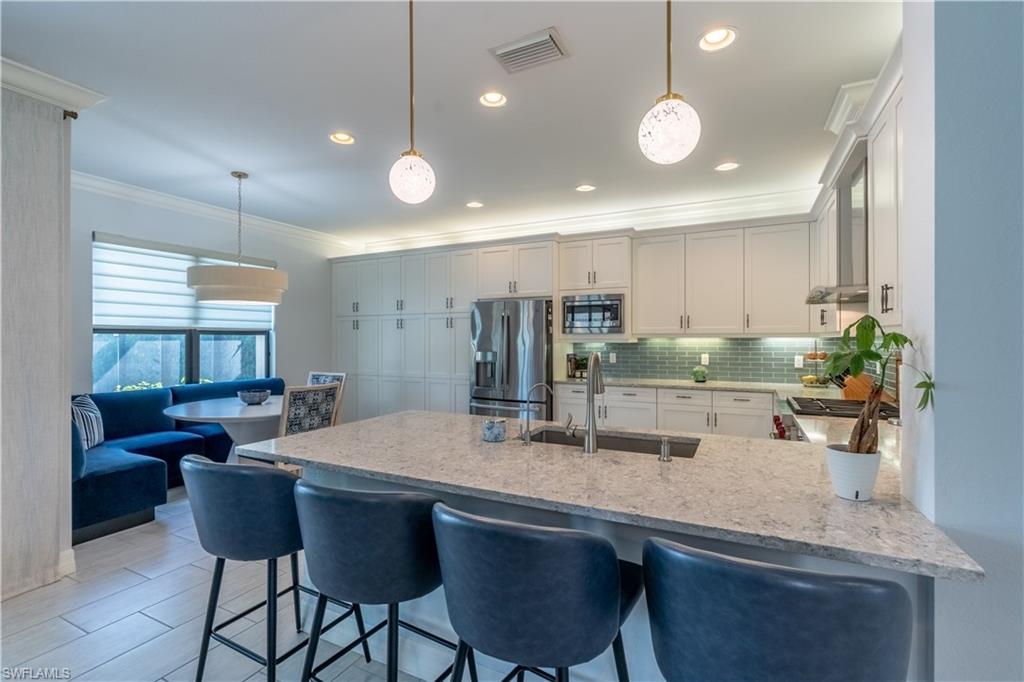 4347 Aurora ST
