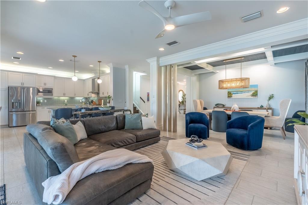 4347 Aurora ST
