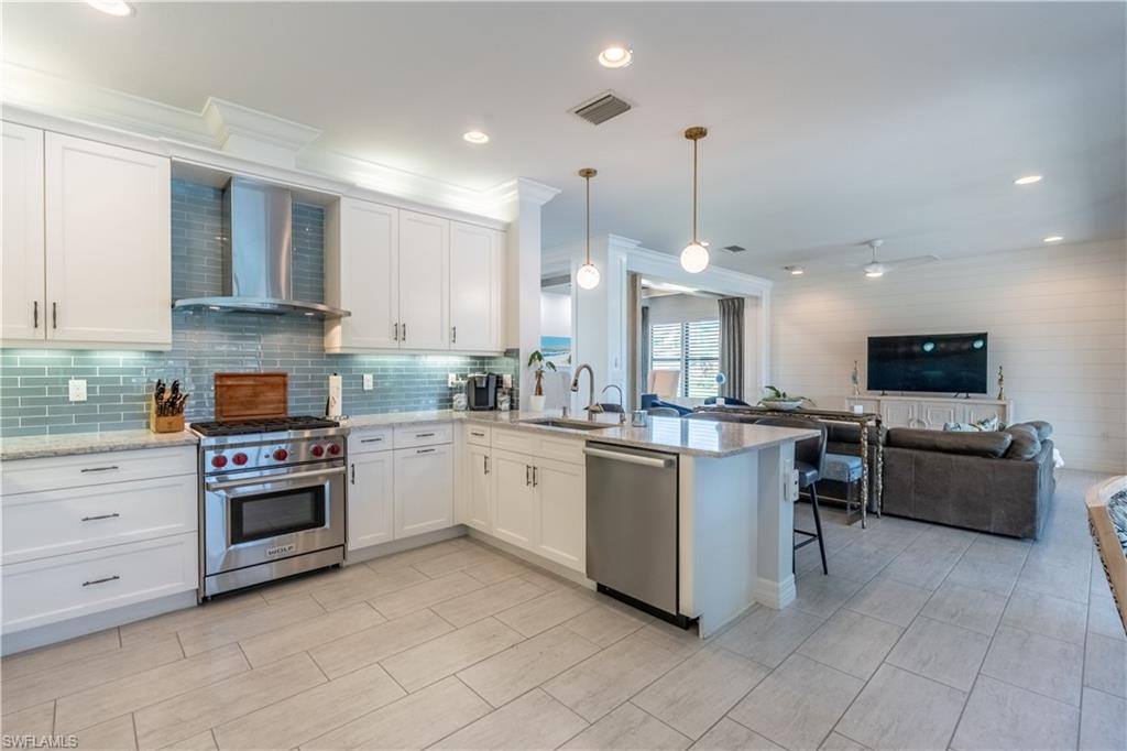 4347 Aurora ST