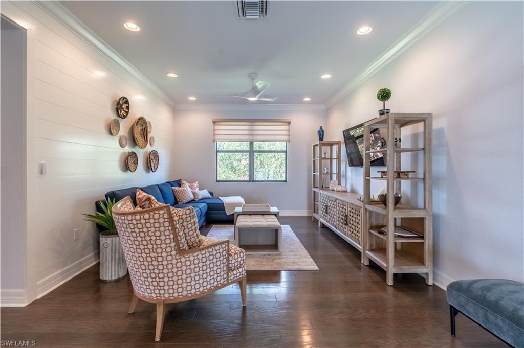 4347 Aurora ST