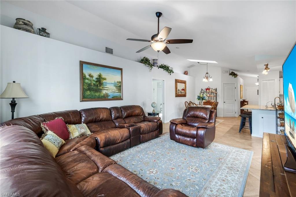 9814 Country Oaks DR