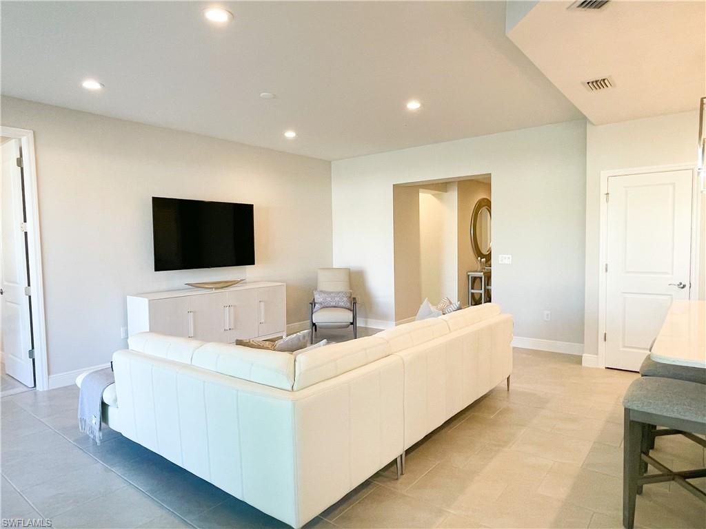 2555 Seychelles DR 402