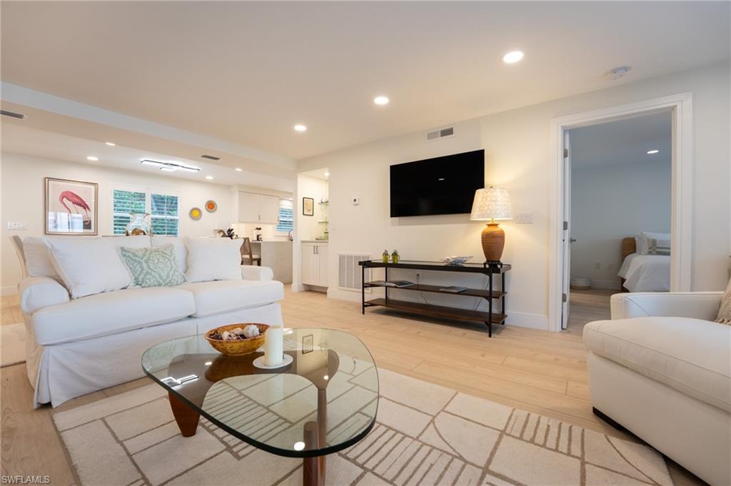 360 10th AVE S B100