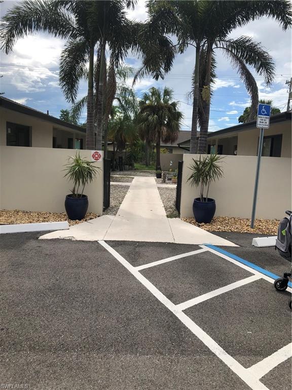 3318 Del Prado BLVD S